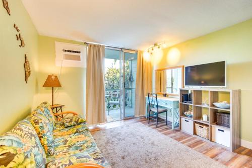 Downtown Kailua-Kona Escape: Steps to Ocean!
