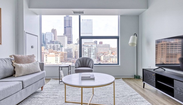 Dreamy West Loop 2BR w/Gym & Pool in heart of Greektown, by Blueground in Chicago