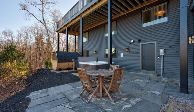 Eagle’s Nest | Golf Sim, Theater | Sleeps 16 in Conway