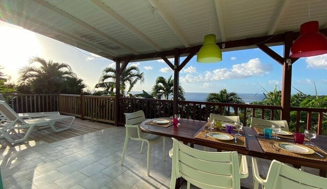 East Oahu Getaway- Hot Tub, Ocean Views, AC