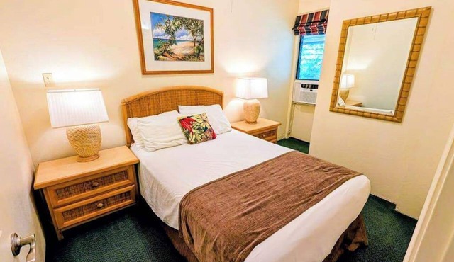 Easy Beach-Close Living in Breezy Lihue