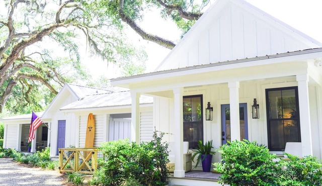 Eloise Cottage Heated Pool Guest Cottage Golf Cart in St Simons Island