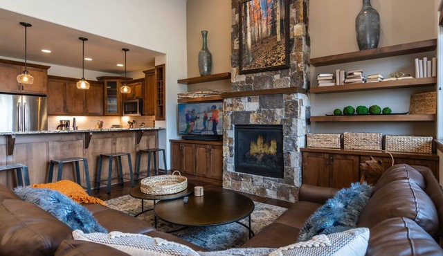 Emerald View | Luxe Decor & Mtn Modern Design | Tons of Room & Storage in Steamboat Springs