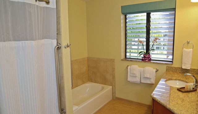 Enjoy this Tropical, Oceanside 1 mile from Queens Bath Tide Pool