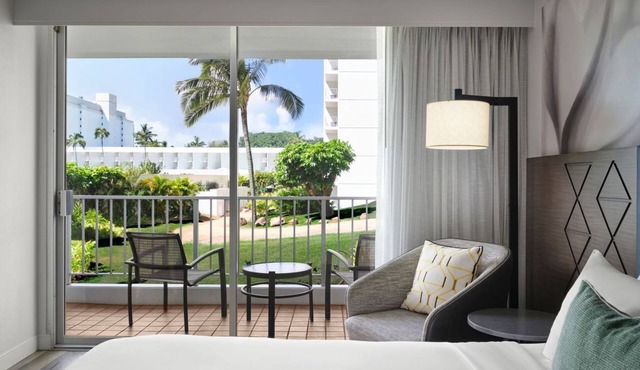 Exciting Water Adventures! Beachfront Resort! W/Pool Access & Airport Shuttle! in Lihue