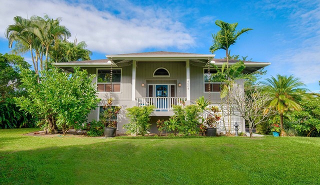 Executive Family 4BR Princeville Home by beaches & the park w/AC, SPA and Bikes