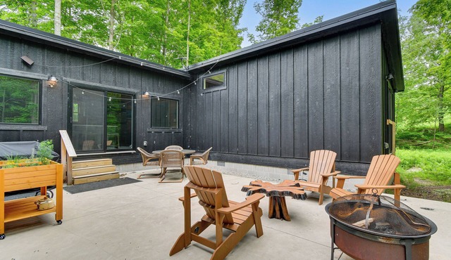 Explore Lakes & Beaches! Creekside Glen Arbor Home in Glen Arbor