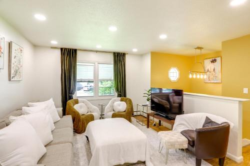 Explore Oberlin! Home 1 Mi to Main Street & Campus in Oberlin