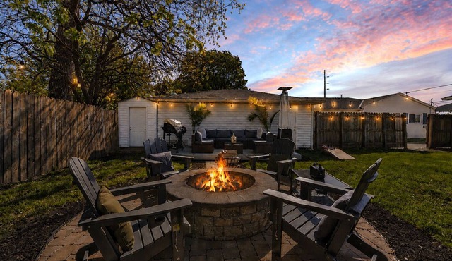 Family Retreat Arcade Sleeps 11, With Fire pit in Lorain
