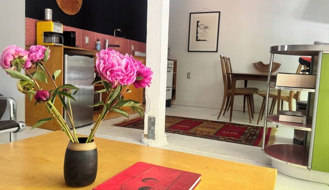 Fantastic studio with AC in vibrant Los Angeles neighborhood. in Los Angeles