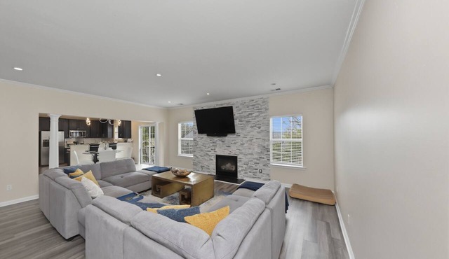 FIFA Ready: Sleeps 14: Only 19 minutes away from from the stadium in Fairburn