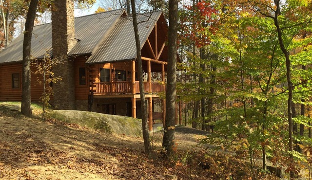 Find peace, tranquility and nature—secluded cabin on 42 acres with fishing pond in Warsaw
