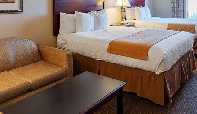 Franklin Inn & Suites in Franklin