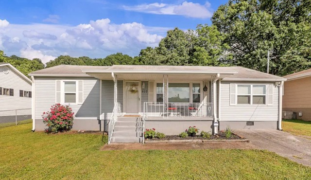 Free Ruby Falls Ticket & More- 5 miles to Chattanooga-Quiet Neighborhood, Dog-friendly w/Fence in Rossville