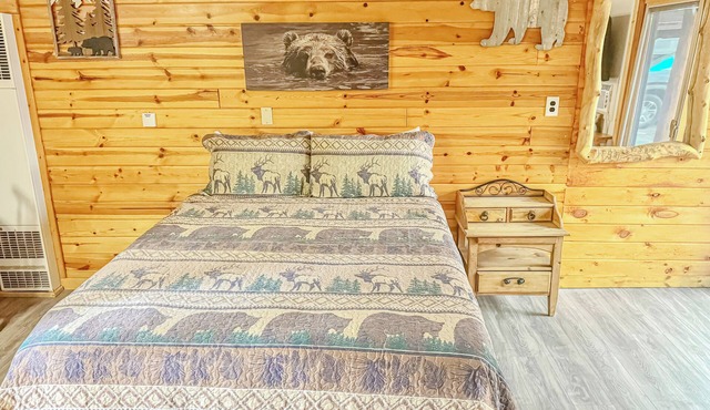 Full Kitchen River Motel w/Views - NR100 in Estes Park