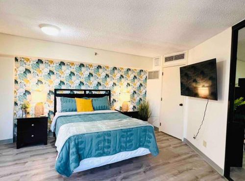 Funky Bright Downtown Condo