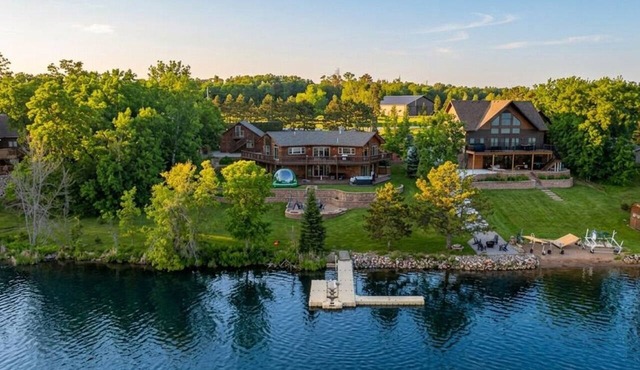 Golf Sim, Sauna, Lakefront Hot Tub & Stargazing in Crosslake