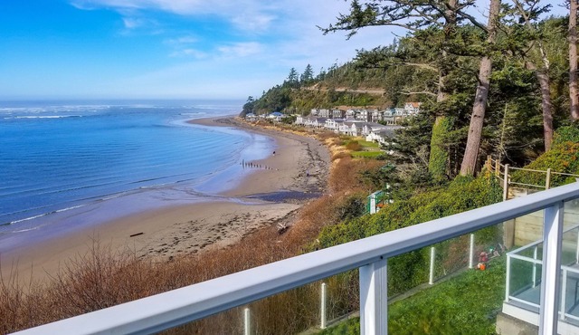 Gorgeous Bay and Ocean views! Sleeps 6 in Netarts