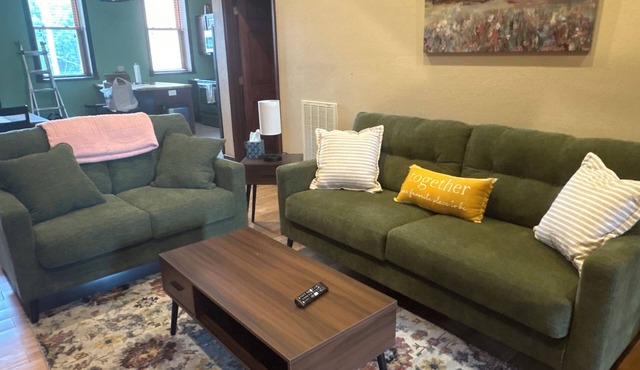 Gorgeous, downtownnapartment w/laundry in unit in New Franklin