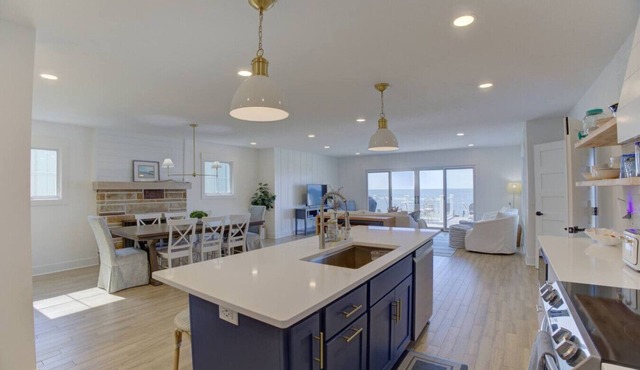Gorgeous Waterfront Retreat - 4bdrms/3.5bths in Berlin Township
