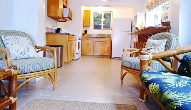 Hawaiian Cottage-Seconds away from beach access- A/C Near North Shore Oahu