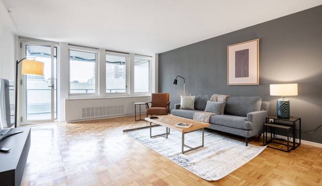 Hip Back Bay 1BR w/Gym, Doorman, nr. Copley Mall, by Blueground in Boston
