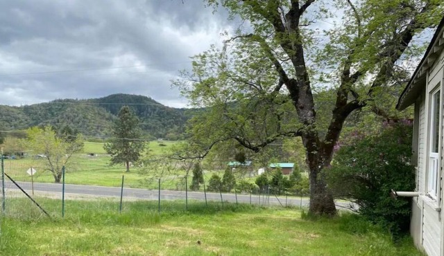 Historic home on acreage in Central Point