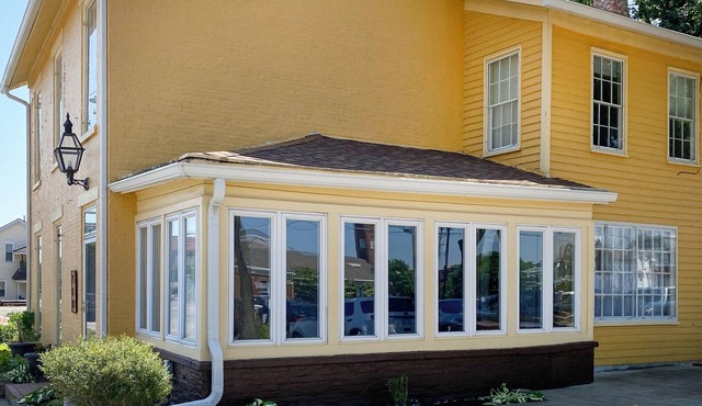 Historic Troy Home Enjoyable Dining Steps Away in Troy