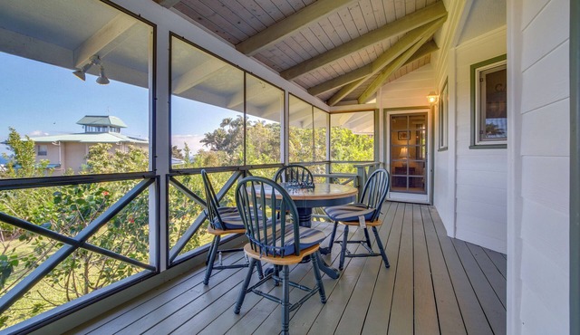 Honomu Home w/Screened Lanai + Ocean Views!