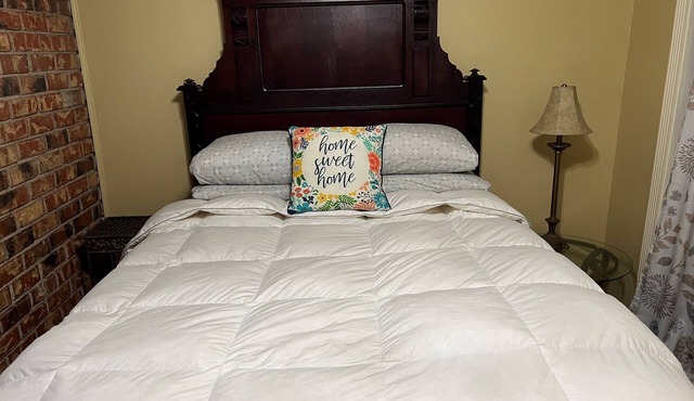 *IF BEDS COULD TALK Historic Beauregard DownTown quick to LSU* in Baton Rouge