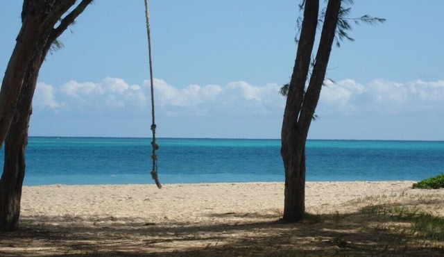 If You Like Crowds, Don't Stay Here !.Sleeps 2 - Walk to Beach!