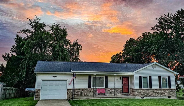 Just like Home, Cozy place to stay with easy access to 65 Hwy. in Marshall
