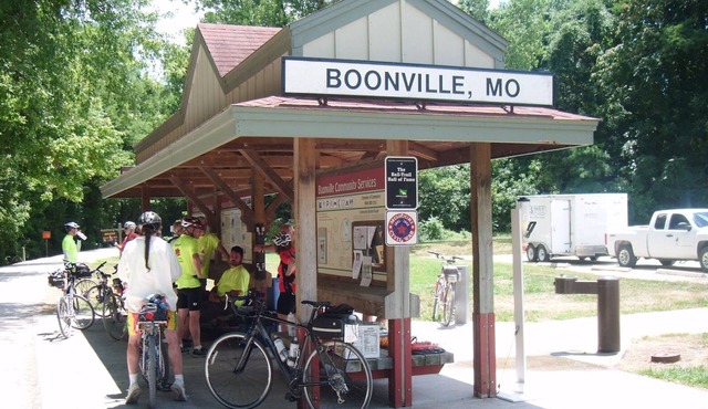 KATY TRAIL Cottage - 3-bedroom in downtown Boonville - Close to the Katy Trail in Boonville
