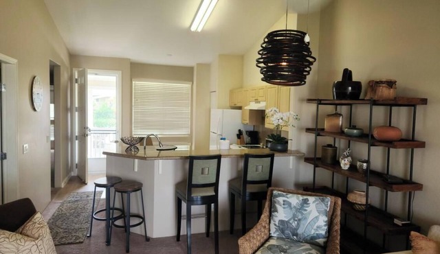 Kona Sea Ridge cozy 2/2 townhome with resort style pool and work out room.