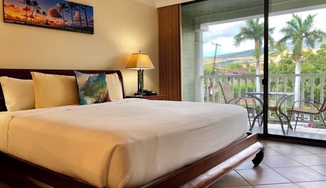 Lahaina Studio: Beachfront, Mountain View, Hot Tub in Lahaina