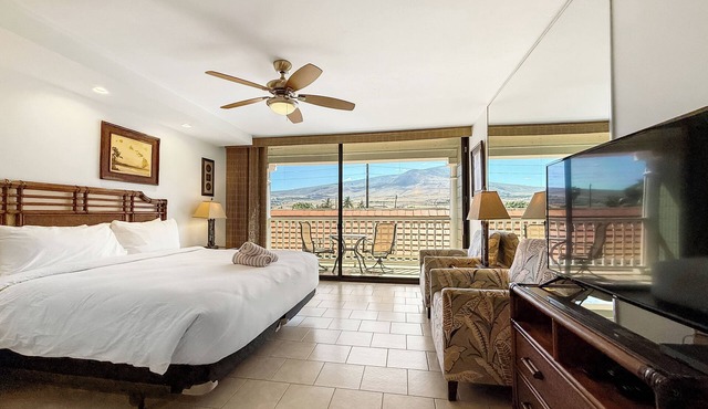Lahaina Studio: Beachfront, Mountain View, Hot Tub