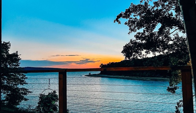 Lake Front House, private beach, Big decks, Pool Table, Kayaks & Bunk Room in Eufaula