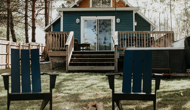 Lakefront Chalet - Dog Friendly w/Hot Tub, Firepit and Kayaks in Six Lakes