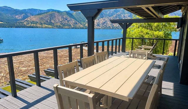 Lakefront Condo B3 Pool in Wapato Point Chelan in Manson
