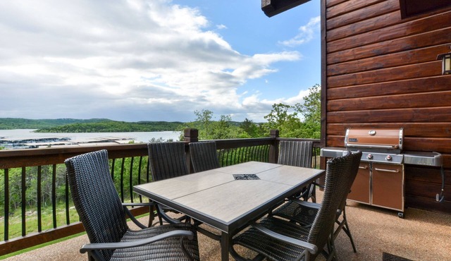 Lakefront Luxury at WaterMill Cove | Gorgeous Views + Lazy River & Dock | 2 Mi to Silver Dollar City in Branson