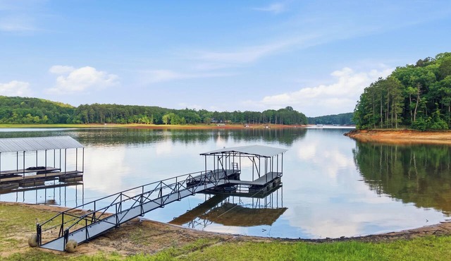 Lakefront Paradise on Hartwell, Dock, Paddleboards, Game Room in Toccoa