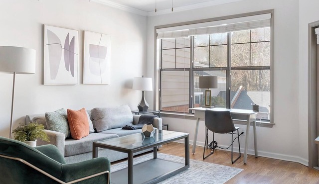 Landing | Beautiful 2BD, Pool, Courtyard in Atlanta