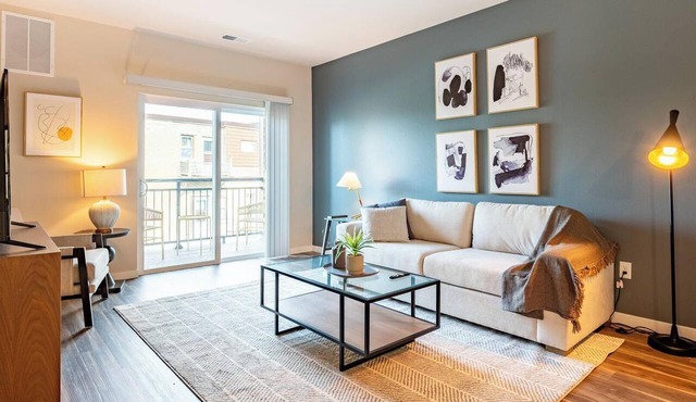 Landing | Modern 2BD, Pool, Gym in Austin