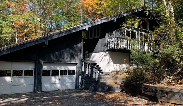Large Glen chalet by Storyland in the White Mountains, clubhouse, pool and golf in Glen