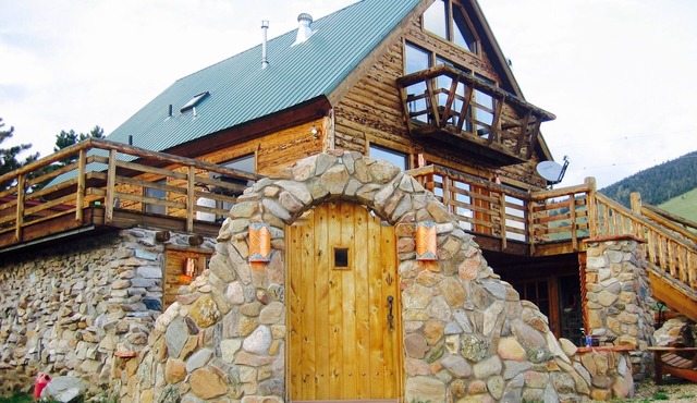 Large Mountain Cabin Near Angel Fire & Red River - 6+ Bedrooms - On 100 Acres in Eagle Nest