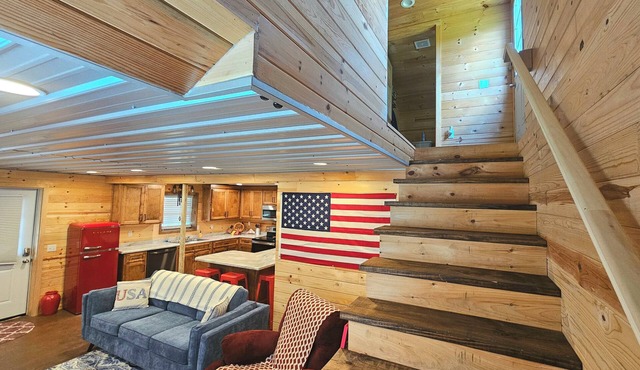 LIBERTY LODGE - Beautiful 2-bed 2-bath Cabin w/Fast WiFi, AC & IN UNIT Laundry in Bryant