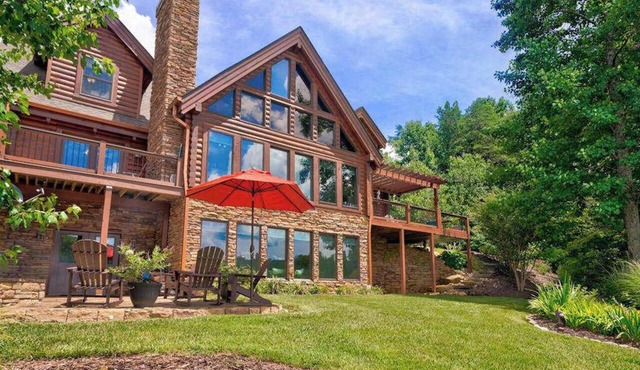 Log Haven Cabin Stay in Dawsonville