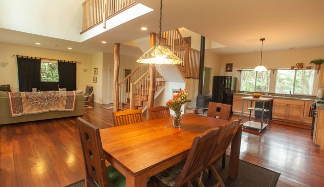 Lovely home with hot tub near Volcano National Park