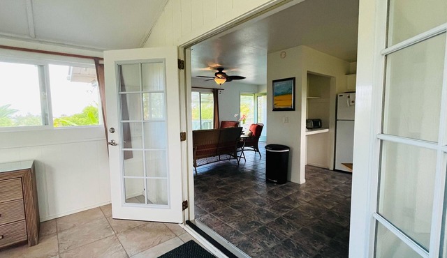 Lovely relaxing home with ocean view and beautiful painted murals in Pahoa