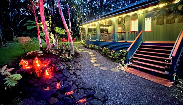 Lush Volcano Retreat- Hot Tub & Lava Water Feature